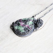 Load image into Gallery viewer, Druzy + Botanical Pendant